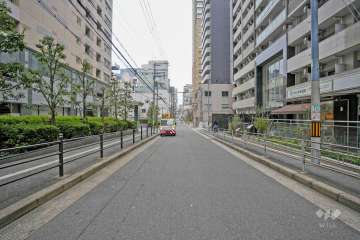 敷地北側の前面道路（東側から）