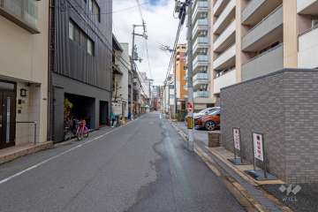 敷地南側の前面道路（東側から）