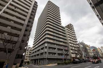 ファミールKOUZTOWERの外観（南西側から）