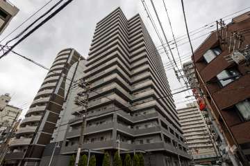 ファミールKOUZTOWERの外観（北西側から）