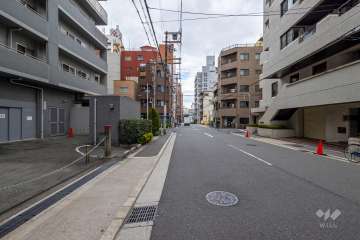敷地北側の前面道路（東側から）