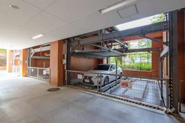 敷地内駐車場（屋内機械式）