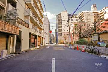 敷地北側の前面道路（東側から）