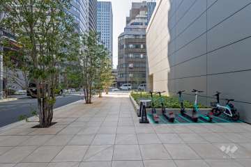 敷地南側の前面道路（東側から）