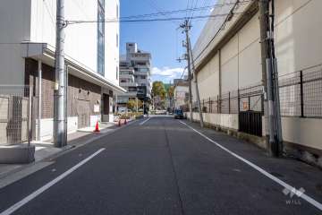 敷地南側の前面道路