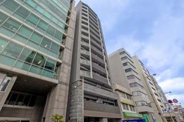 プレサンスロジェ心斎橋の外観（南西側から）