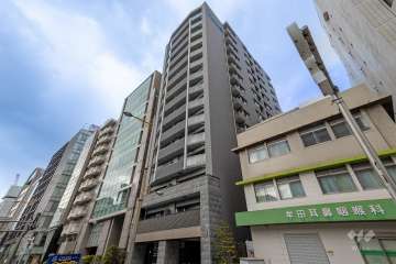 プレサンスロジェ心斎橋の外観（南東側から）