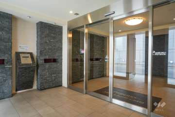 エントランスはオートロック付きです。