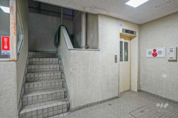 エレベーター・階段