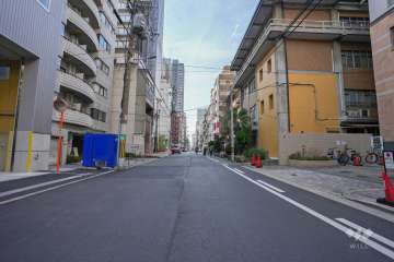 敷地の南側前面道路（東側から）