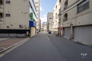 敷地北側の前面道路（東側から）