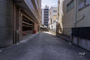 駐車場の出入り口（ロボットゲート付き）・敷地内駐車場（屋内機械式、屋外機械式）