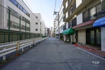 敷地南側の前面道路（東側から）