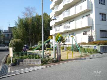 マンションに隣接している公園