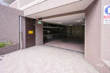 駐車場の出入り口　