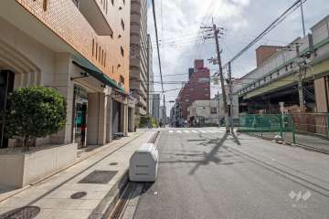 敷地西側の前面道路（北側から）