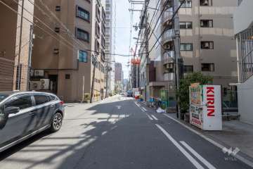 敷地西側の前面道路