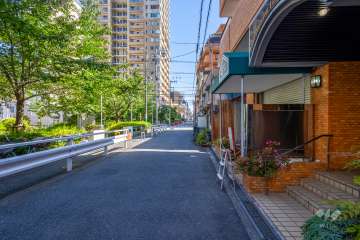 敷地東側の前面道路　