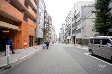 敷地北側の前面道路（東側から）