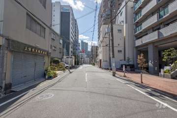 敷地の東側前面道路（北側から）