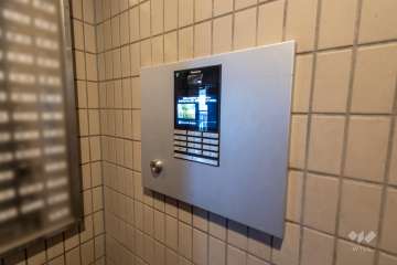 エントランスはオートロック付きです。