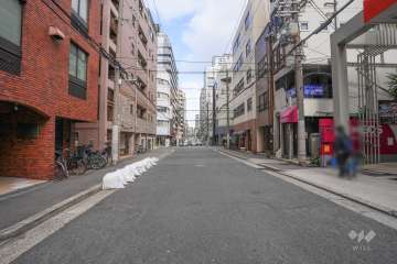 敷地の東側前面道路（南側から）
