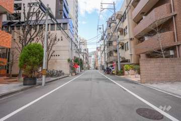 敷地の北側前面道路（東側から）