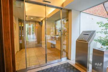 エントランスはオートロック付きです。