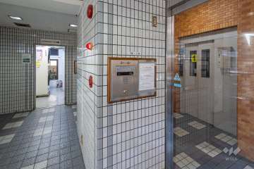 エントランスはオートロック付きです。