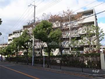 コープ野村ウィンディ北千里の外観（南側から）