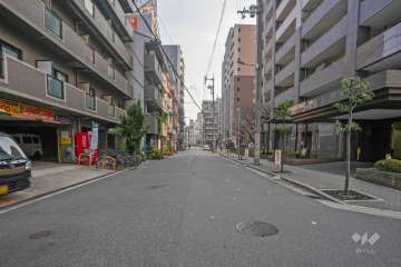 敷地の東側前面道路（北側から）