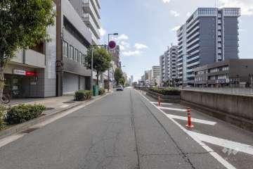 敷地西側の前面道路　