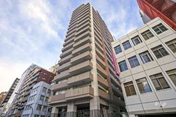 ロイヤル谷町タワーの外観（南西側から）