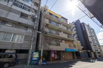 高津ロイヤルハイツの外観（北西側から）