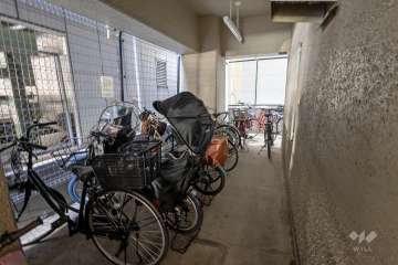 屋内に設けられた駐輪場