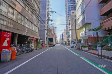 敷地の南側前面道路（東側から）