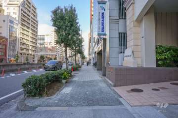 敷地西側の前面道路（南側から）