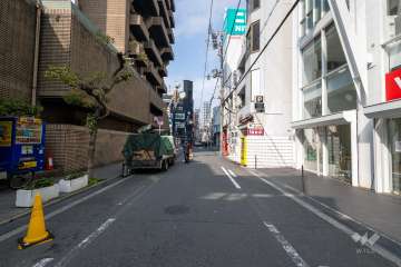 敷地の東側前面道路（南側から）