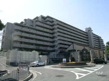 サンロイヤル箕面コスモ2号館の外観（北東側から）