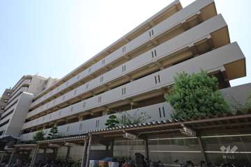 サンロイヤル箕面コスモ2号館の外観（北西側から）