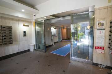 エントランスはオートロック付きです。