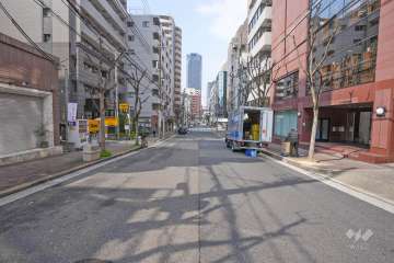 敷地北側の前面道路（東側から）