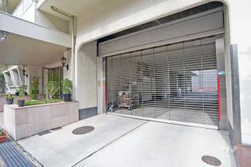 駐車場出入り口（リングシャッター付き）