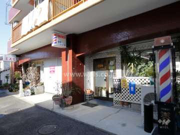 1階部分は店舗になっています。