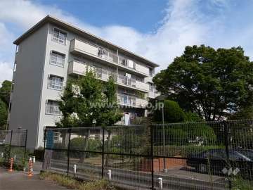 宝塚西山住宅1号棟の外観（南西側から）
