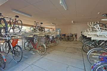 屋内に設けられた駐輪場