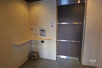 エントランスはオートロック付きです。