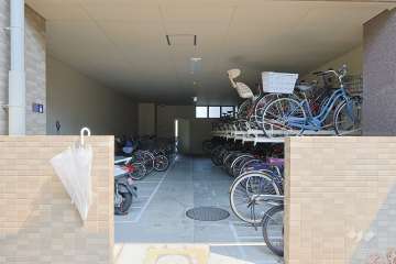 屋内に設けられた駐輪場
