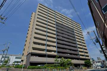 キングマンション福島ファーストプレミアの外観（南西側から）