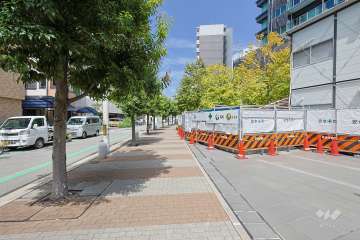 敷地西側の前面道路